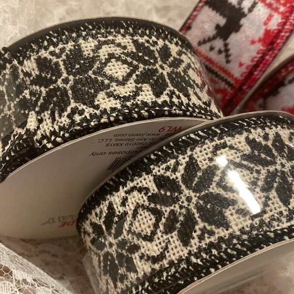 $15🎄Holiday Ribbonns🎄 - Picture 3 of 13